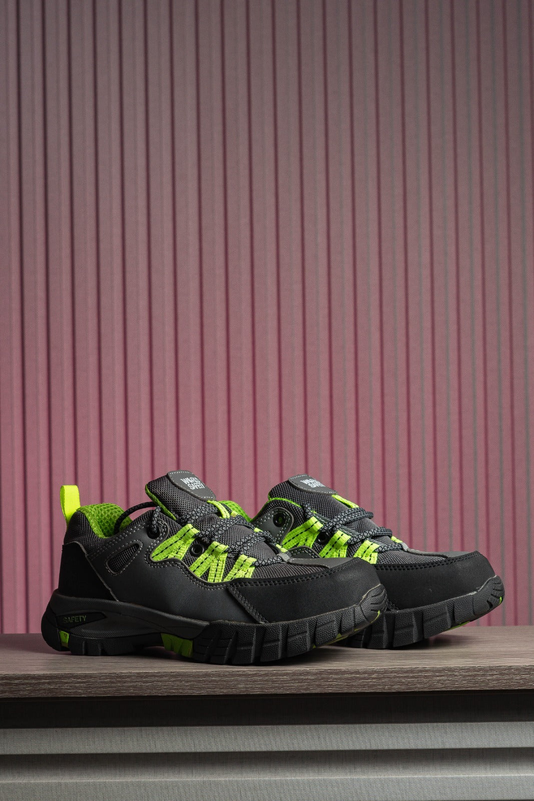 ZAPATO DEPORTIVO GRIS PUNTA DE ACERO