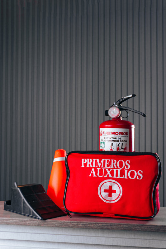 KIT VIAL CON EXTINTOR DE PRIMEROS AUXILIOS